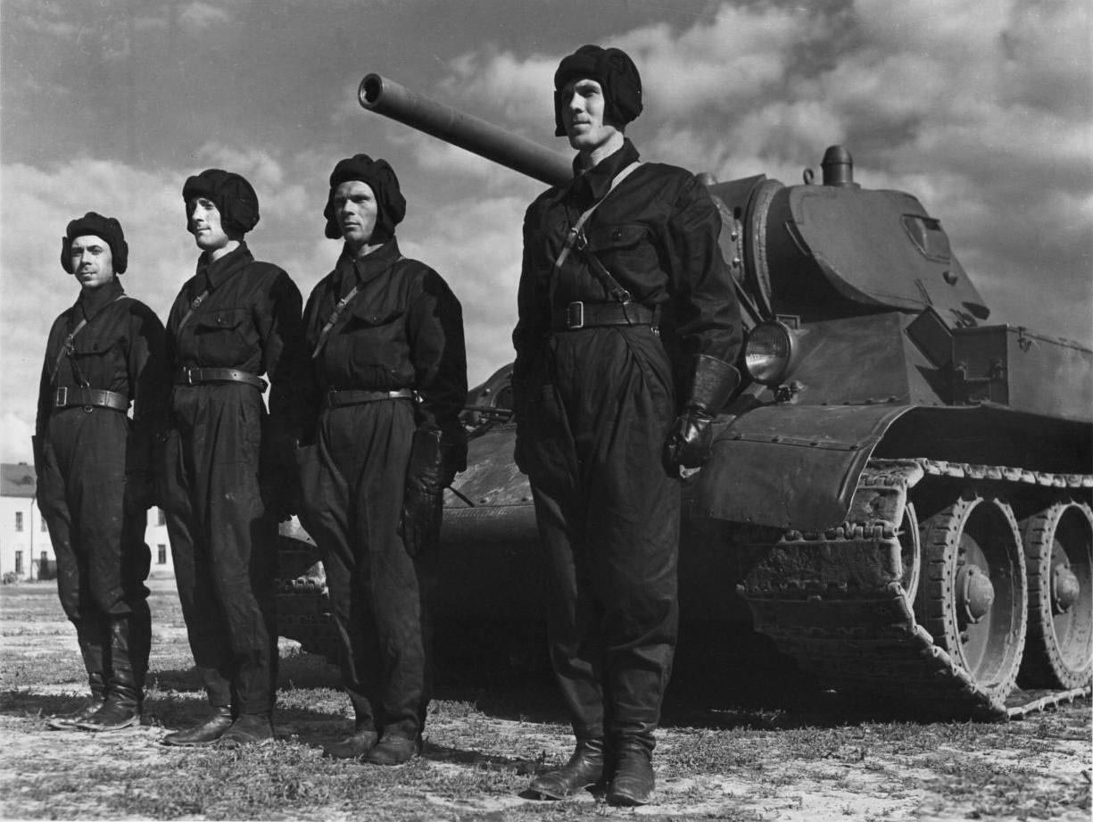 Т-34-1940 г. сварная башня три прибора наблюдения в люке мехвода