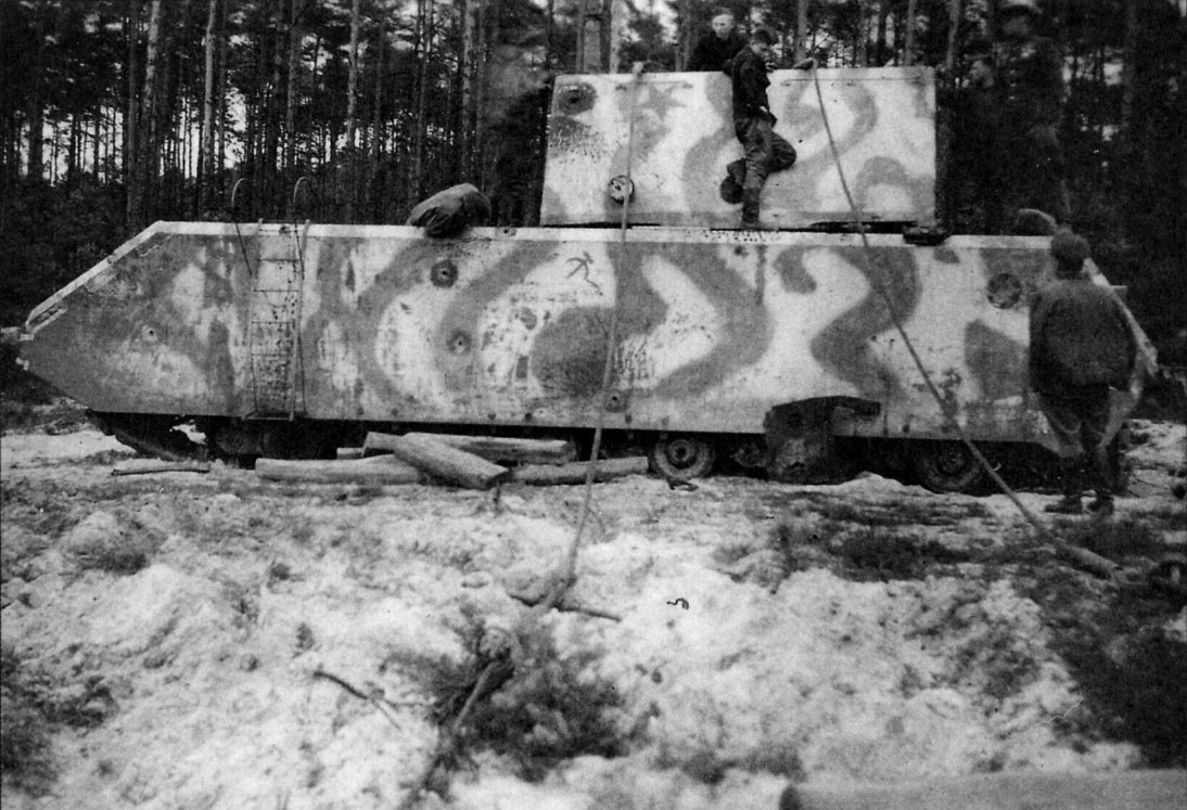 Фото мауса. Танк Маус 1945. Танк Маус на Куммерсдорфском полигоне. Танк Маус 2 мировая война. Немецкий танк Маус вторая мировая.